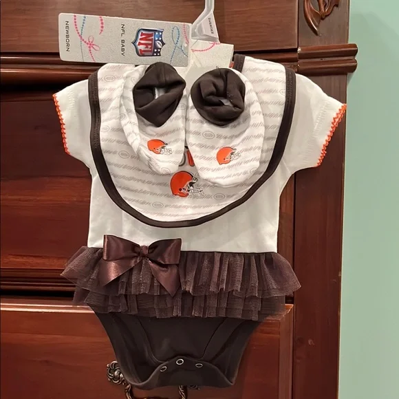 NFL Browns Baby Bodysuit Set - Brown and White - Picture 1 of 3